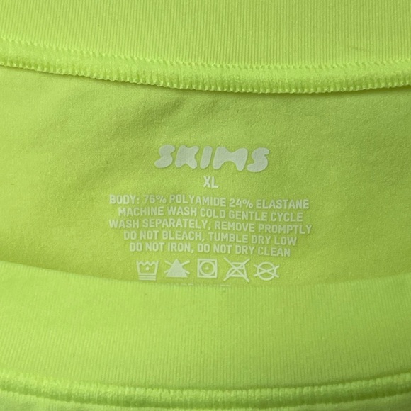 Skims Fits Everybody T-Shirt - Picture 7 of 9